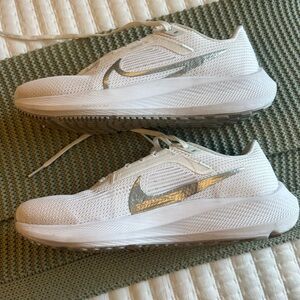 Womens Nike Air Zoom White Size 8.5